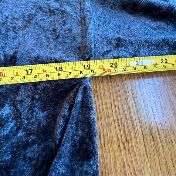 ⭐️ WE THE FREE By Free People Milan Gray Crushed Velvet Top SMALL - Picture 11 of 13